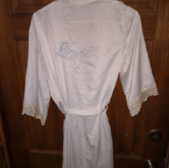 Bride robe - Picture 4 of 6